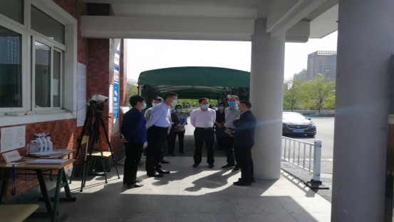 省教育厅张庚家副厅长一行来raybat官网督导检查疫情防控工作